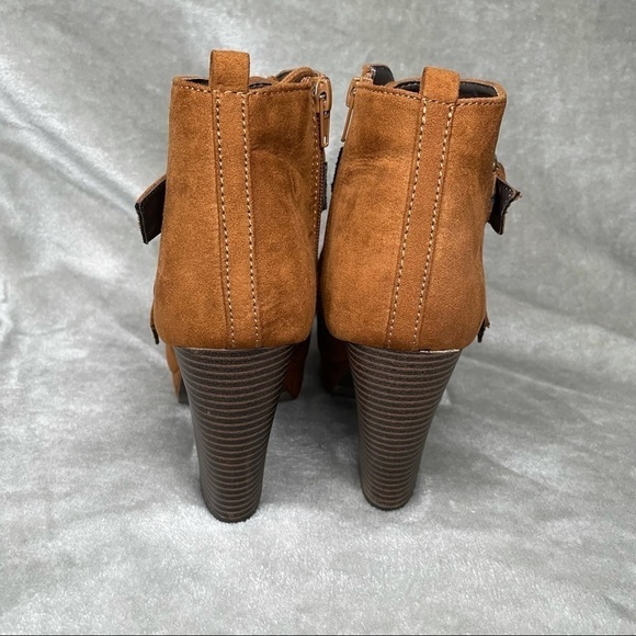 Report Stacked Heel Lace Up Bootie Double Buckle Cognac Faux Suede Size 8.5 - Picture 4 of 11